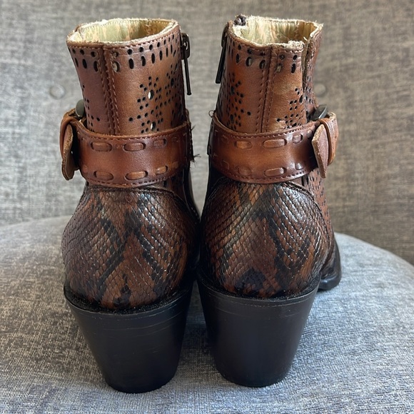 J.B Dillon Reserve Python & Leather Zip Up Bootie, size 7.5 (fits like a sz 7) - Picture 3 of 7